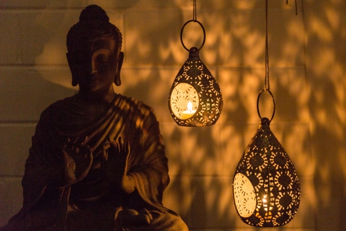 Teardrop lanterns can also be hung to create beautiful light patterns a wall